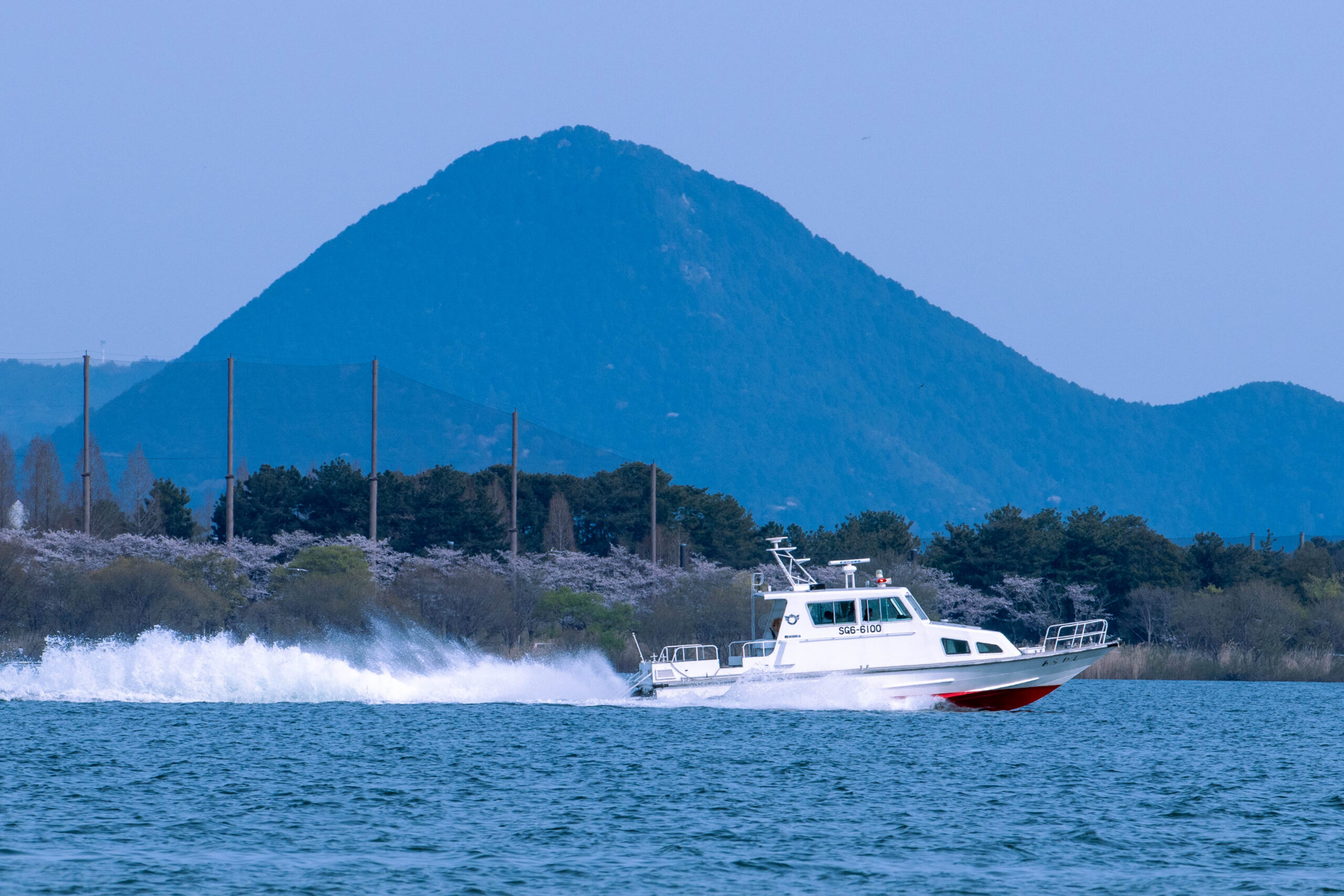 【写真】滋賀県 漁業指導取締船「あらわし」を発見